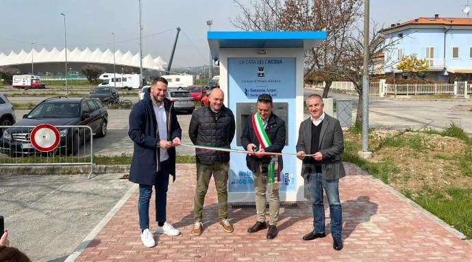 Taglio-del-nastro-casa-acqua-misano
